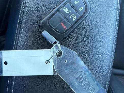 Used 2019 Jeep Cherokee Limited image 25