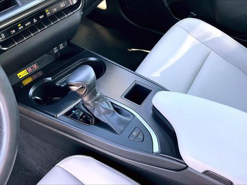 Certified 2024 Lexus UX 250h FWD image 15