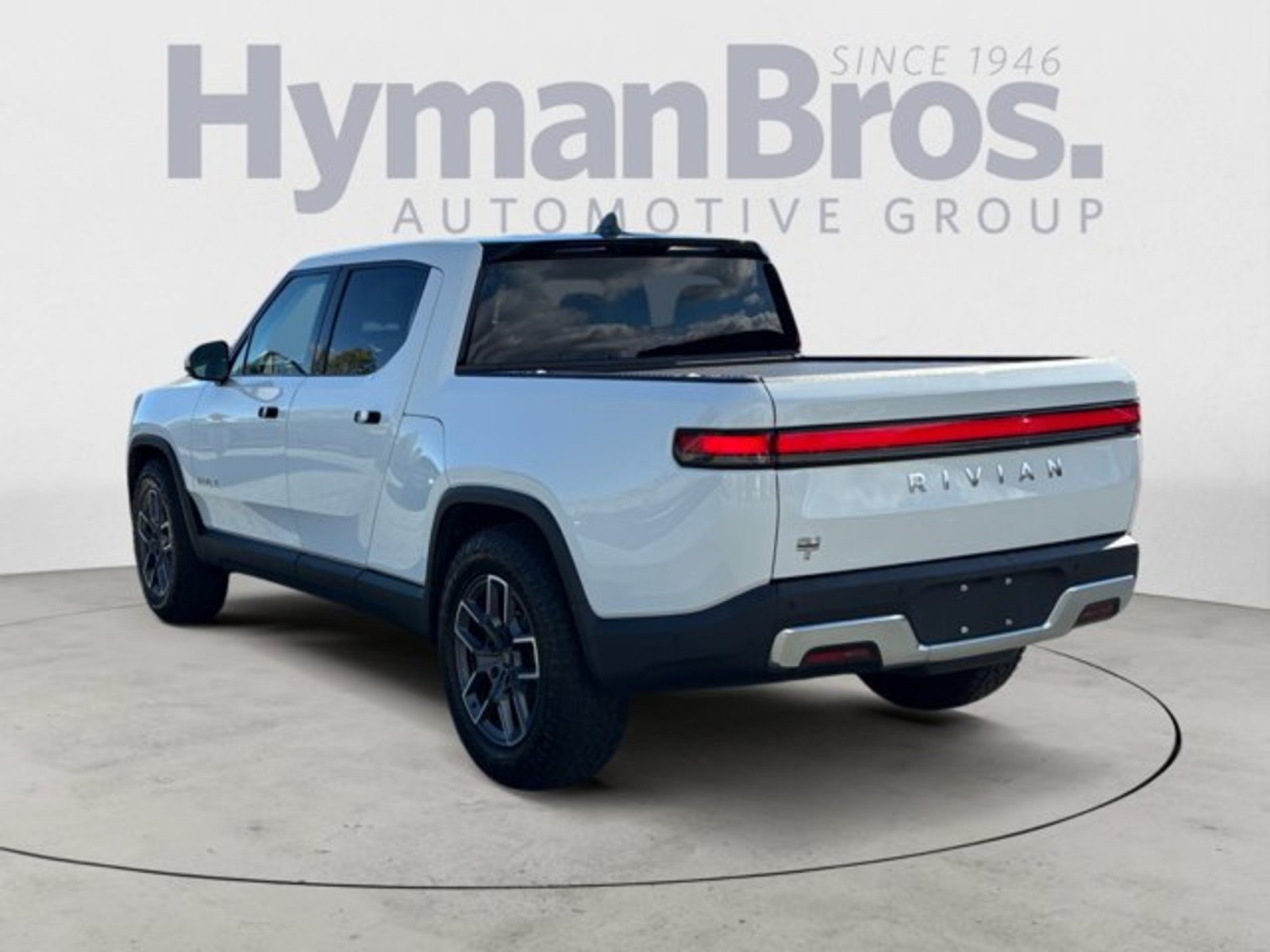 Used 2023 Rivian R1T Adventure Dual AWD/4WD image 5