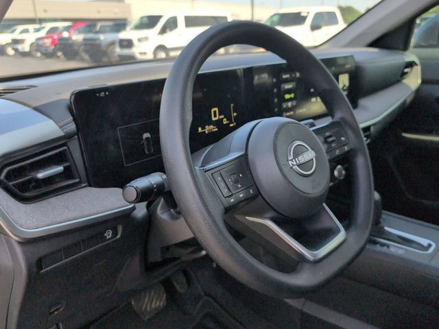 Used 2025 Nissan Kicks SV FWD image 11