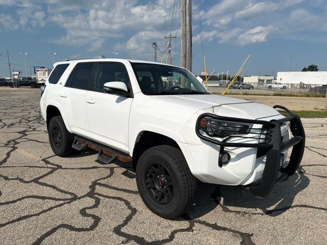 Used 2018 Toyota 4Runner SR5 Premium AWD/4WD image 3