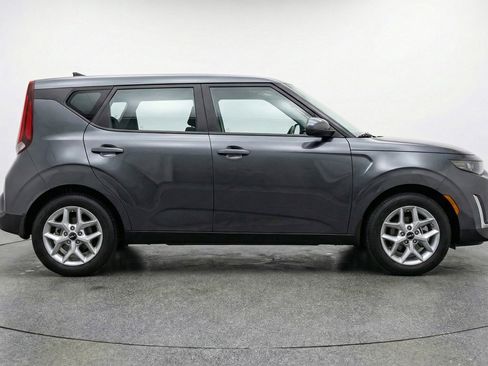 Used 2025 Kia Soul LX w/ LX Technology Package image 11