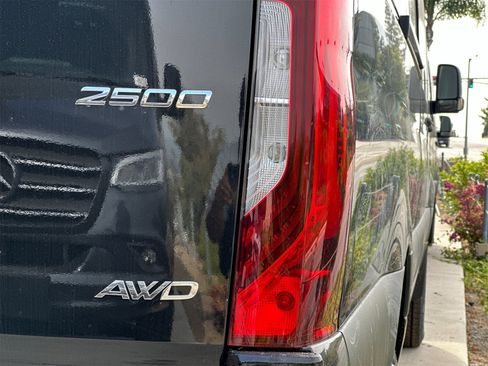 Used 2024 Mercedes-Benz Sprinter 2500 image 30