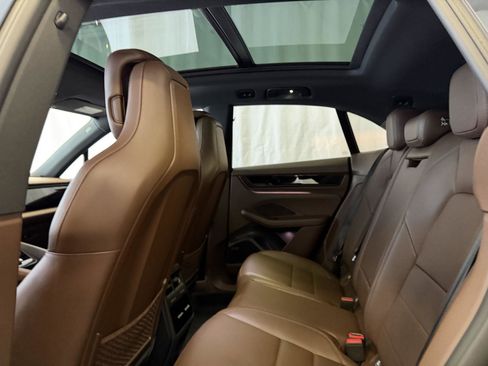 Certified 2025 Porsche Macan Electric image 24