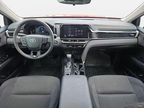 Used 2025 Toyota Camry LE image 9