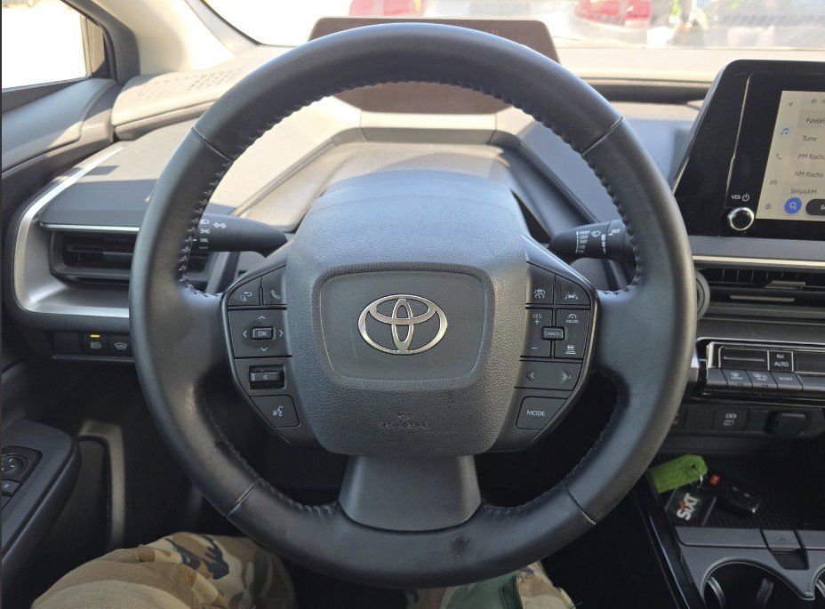 Used 2025 Toyota Prius LE FWD image 11