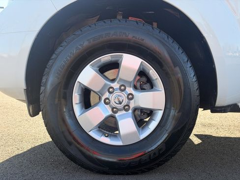 Used 2013 Nissan Frontier SV image 9