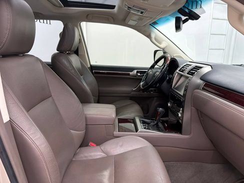 Used 2016 Lexus GX 460 w/ Premium Package AWD/4WD image 33