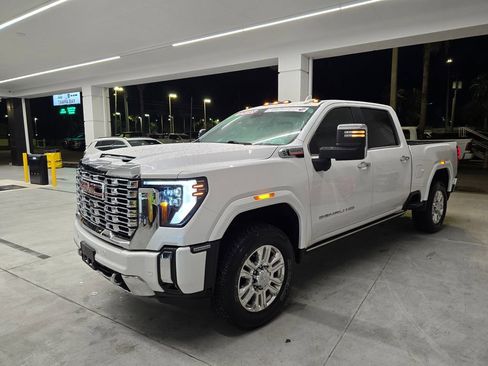 Used 2024 GMC Sierra 3500 Denali w/ Denali Reserve Package AWD/4WD image 2