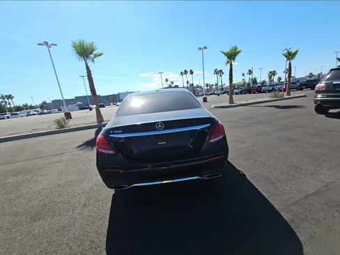 Used 2018 Mercedes-Benz E 300 image 4