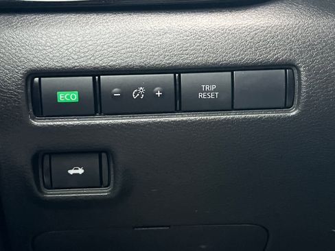 Used 2023 Nissan Sentra SR w/ Electronics Package image 30