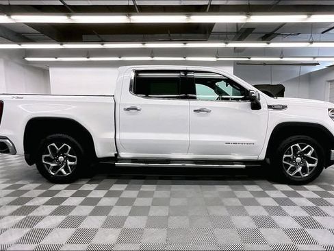 Used 2024 GMC Sierra 1500 SLT w/ SLT Convenience Package AWD/4WD image 16