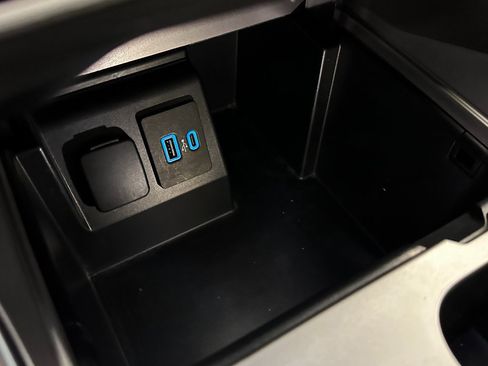 Used 2020 Ford Explorer Platinum w/ Premium Technology Package image 15