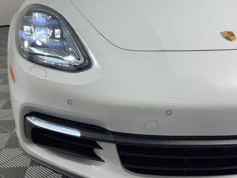 Certified 2017 Porsche Panamera image 11