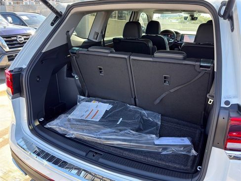 New 2026 Volkswagen Atlas SE image 30