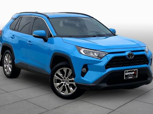 Used 2021 Toyota RAV4 XLE Premium FWD image 3