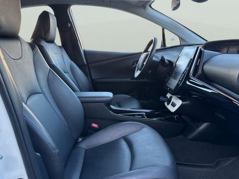 Used 2017 Toyota Prius Prime Advanced image 21