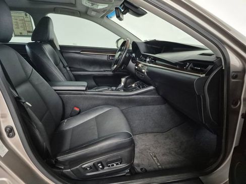 Used 2017 Lexus ES 350 w/ Premium Package image 34