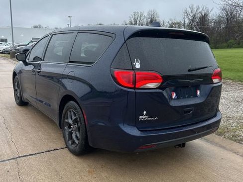 Used 2018 Chrysler Pacifica Touring Plus w/ S Appearance Package FWD image 2