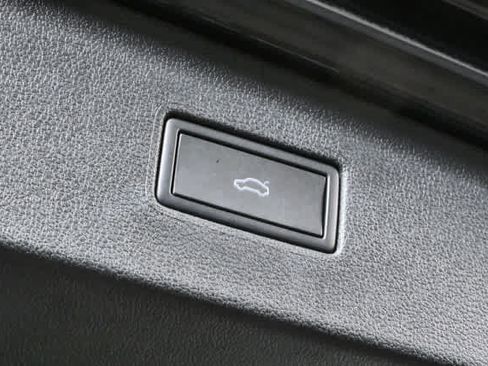 Used 2024 Volkswagen Tiguan SE FWD image 29