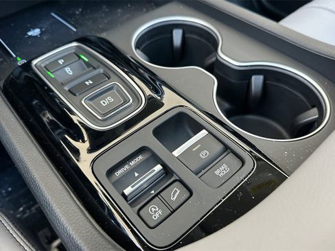 New 2025 Honda Pilot Touring image 24