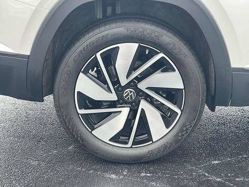 Certified 2026 Volkswagen Atlas SE FWD image 9