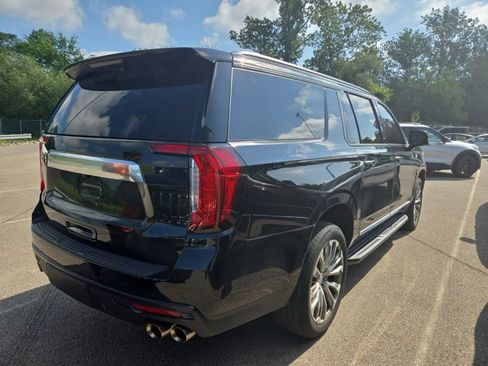 Used 2022 GMC Yukon XL Denali AWD/4WD image 2