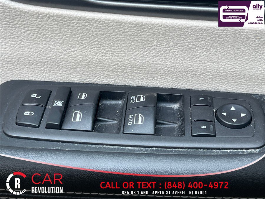 Used 2023 Chrysler Pacifica Touring-L FWD image 36