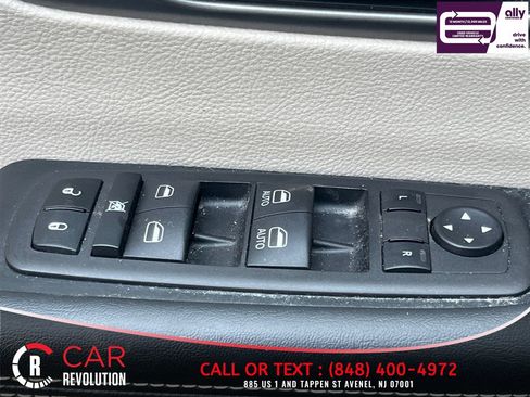 Used 2023 Chrysler Pacifica Touring-L FWD image 36