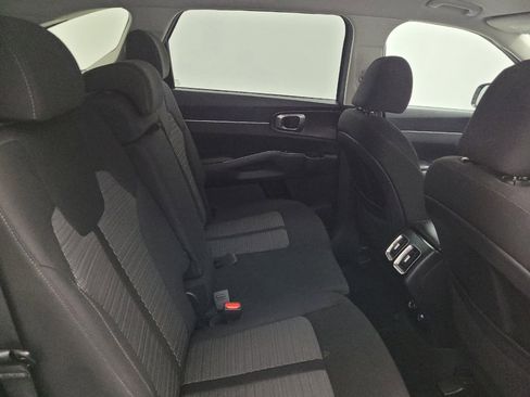 Used 2022 Kia Sorento LX FWD image 19