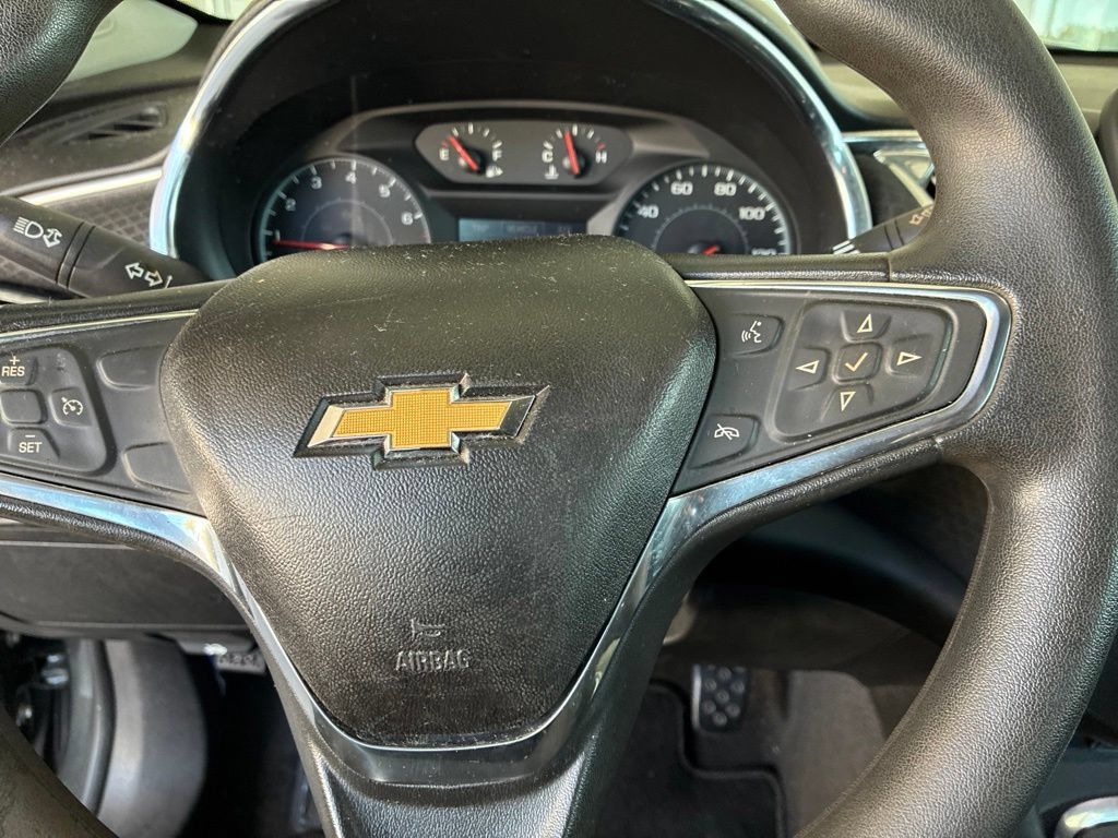 Used 2018 Chevrolet Malibu LT FWD image 25