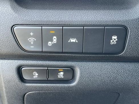 Used 2022 Kia Niro EX Premium image 18