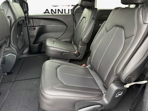 New 2026 Chrysler Pacifica Select image 13