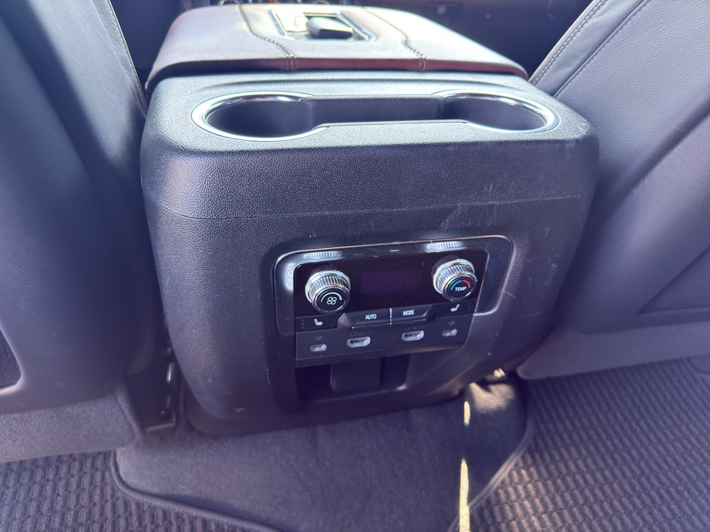 Used 2023 GMC Yukon XL Denali Ultimate AWD/4WD image 12