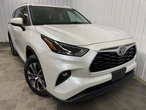 Used 2022 Toyota Highlander XLE image 7