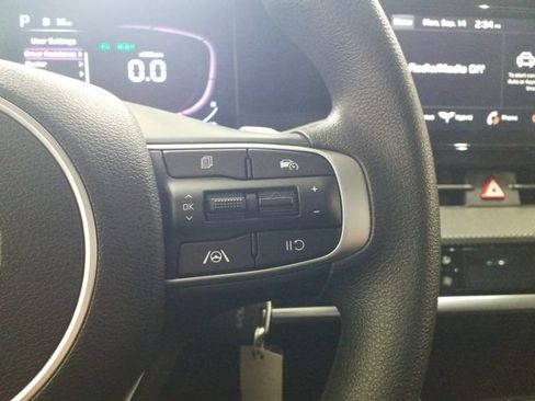 Used 2024 Kia Sportage LX AWD/4WD image 5