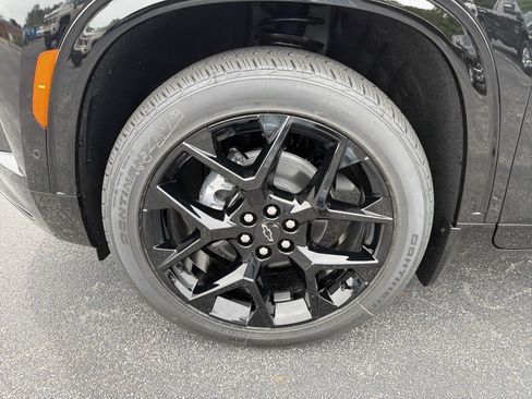 New 2026 Chevrolet Traverse RS w/ LPO, Floor Liner Package FWD image 11