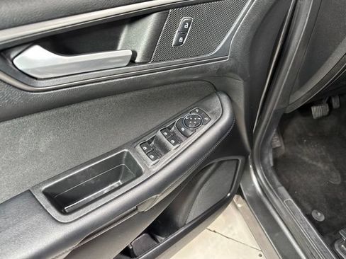 Used 2018 Ford Edge SE FWD image 9