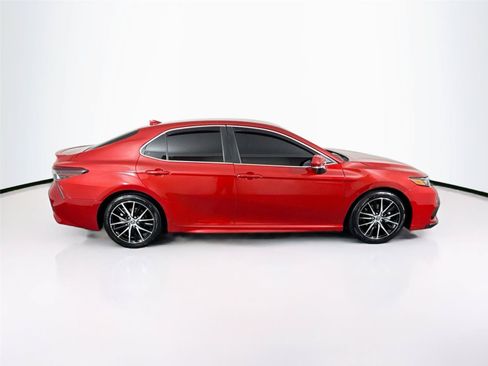 Used 2023 Toyota Camry SE FWD image 8