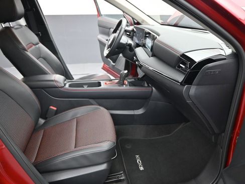 Used 2025 Nissan Kicks SR image 23