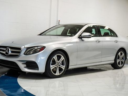 Used 2020 Mercedes-Benz E 350 4MATIC Sedan image 4