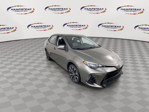 Used 2017 Toyota Corolla SE image 2