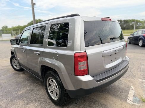 Used 2016 Jeep Patriot Sport w/ Power Value Group FWD image 5