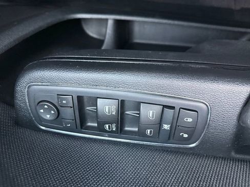 Used 2017 Dodge Charger SE w/ Blacktop Package RWD image 7