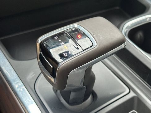 Used 2025 GMC Sierra 1500 SLT w/ SLT Premium Plus Package image 33