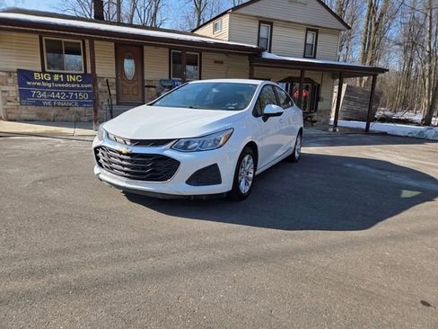 Used 2019 Chevrolet Cruze LS w/ LS Convenience Package FWD image 1
