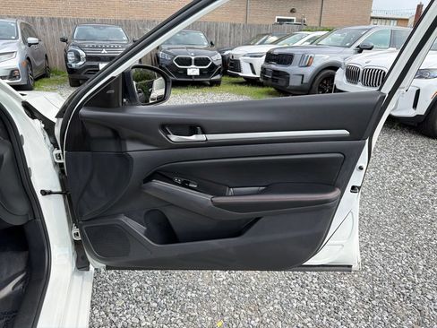 Used 2024 Nissan Altima 2.5 SR FWD image 13