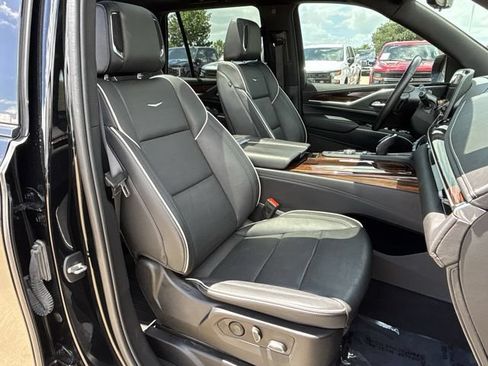 Used 2023 Cadillac Escalade Premium Luxury w/ LPO, Illumination Package AWD/4WD image 32