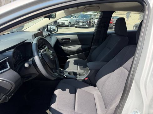 Used 2025 Toyota Corolla LE FWD image 24
