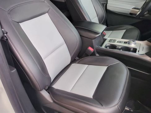Used 2023 Ford Explorer XLT w/ Equipment Group 202A RWD image 22